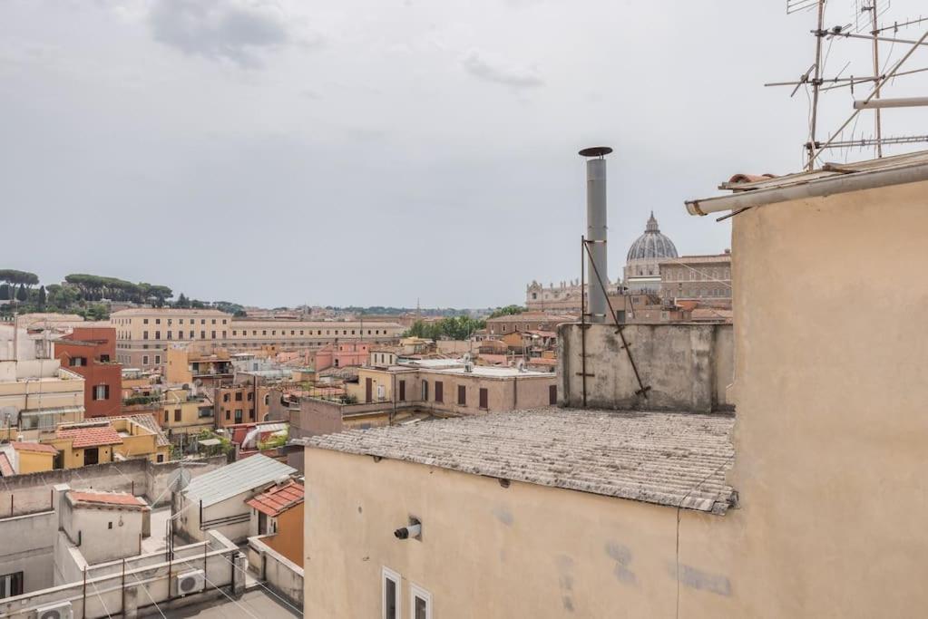 The New St. Peter's Little Stone Apartment Rom