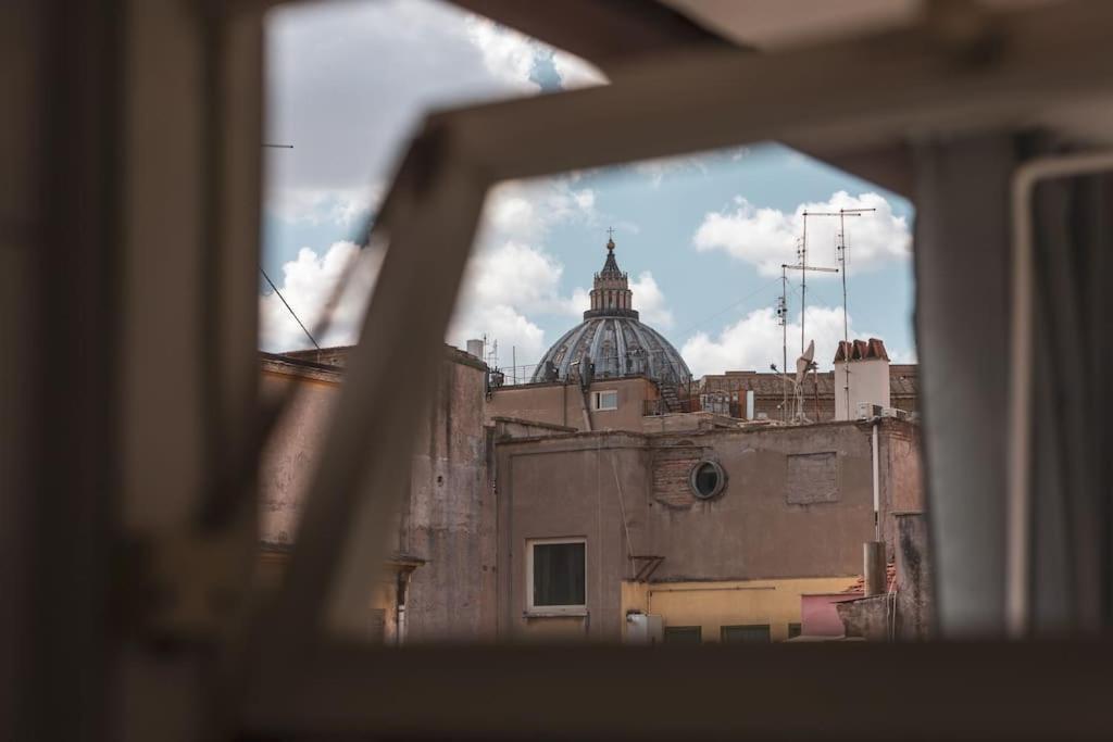 The New St. Peter's Little Stone Apartment Rom
